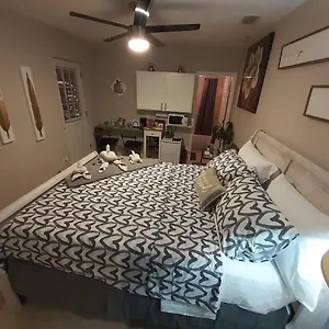 Luxurious Cozy Studio. Estados Unidos