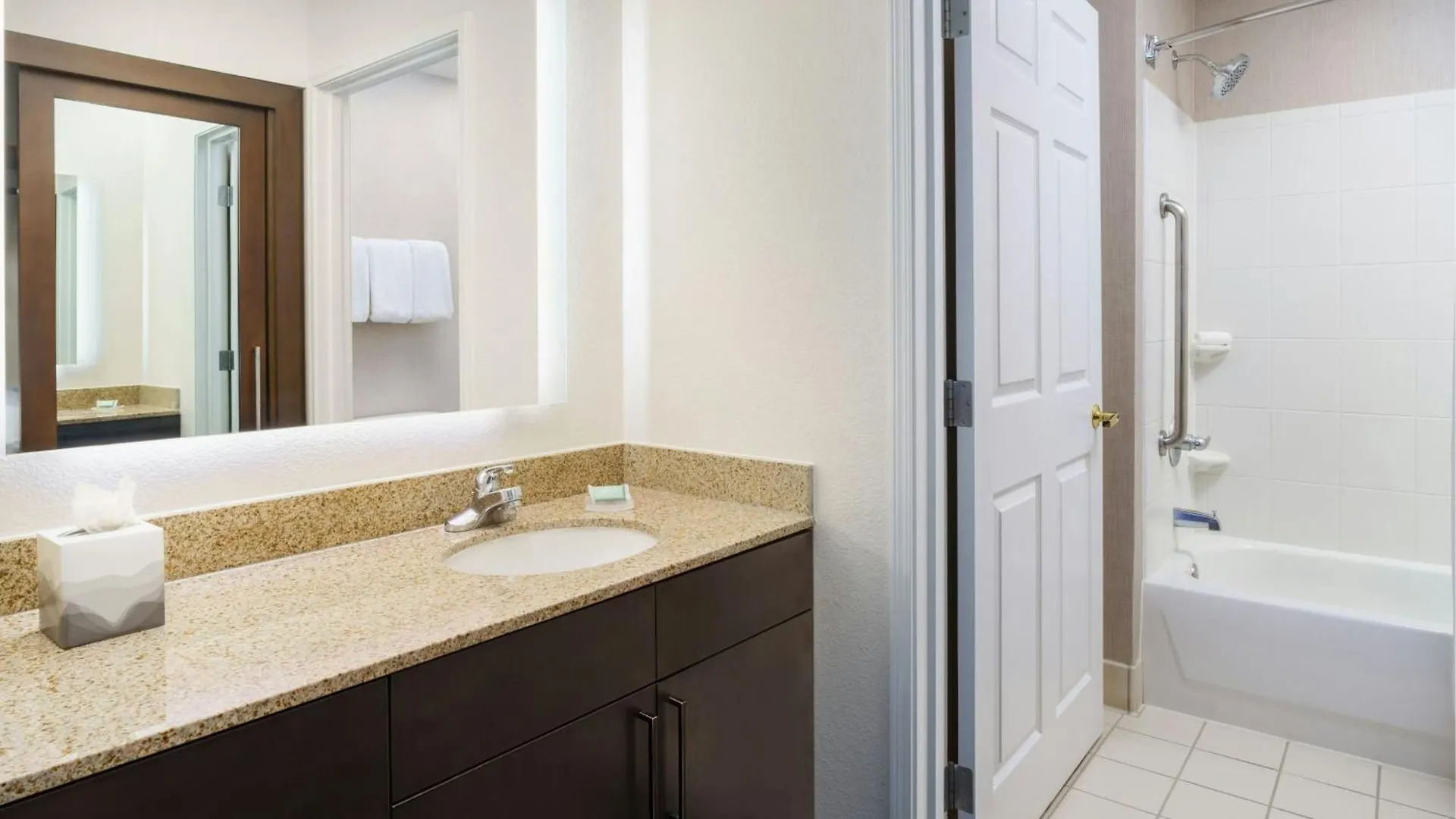 Residence Inn By Marriott Las Vegas Stadium Area מלון